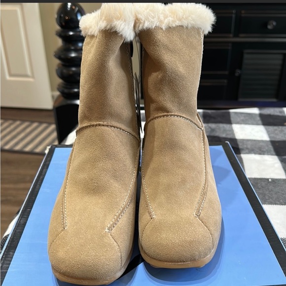 Studio Brilliant Tan Waterproof & Insulated Leather Boots - Picture 3 of 13